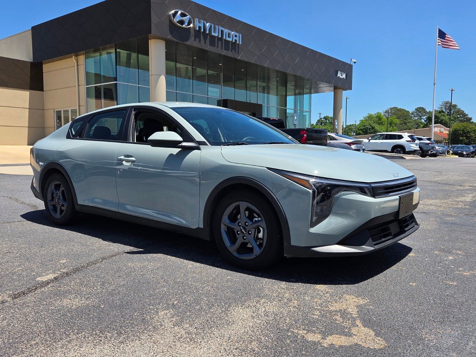 Used 2025 Kia K4 FWD video 1