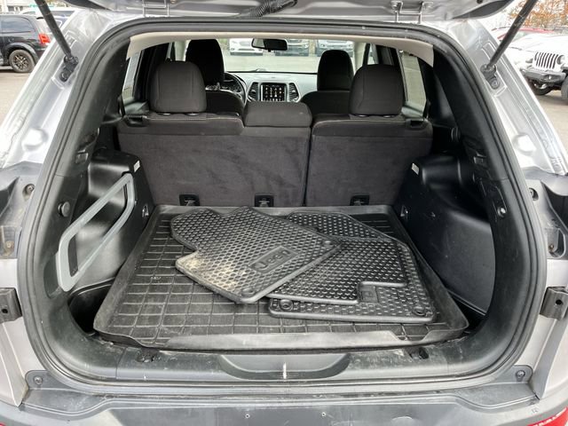 Used 2017 Jeep Cherokee Latitude w/ Cold Weather Group image 21