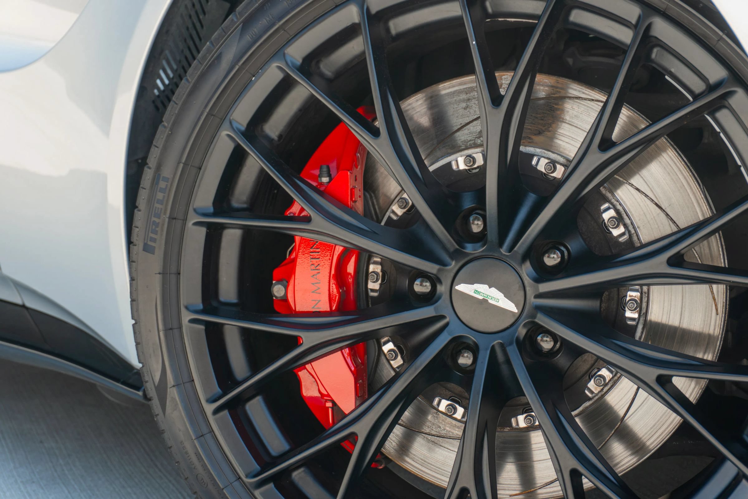 Used 2022 Aston Martin V8 Vantage Roadster RWD image 36