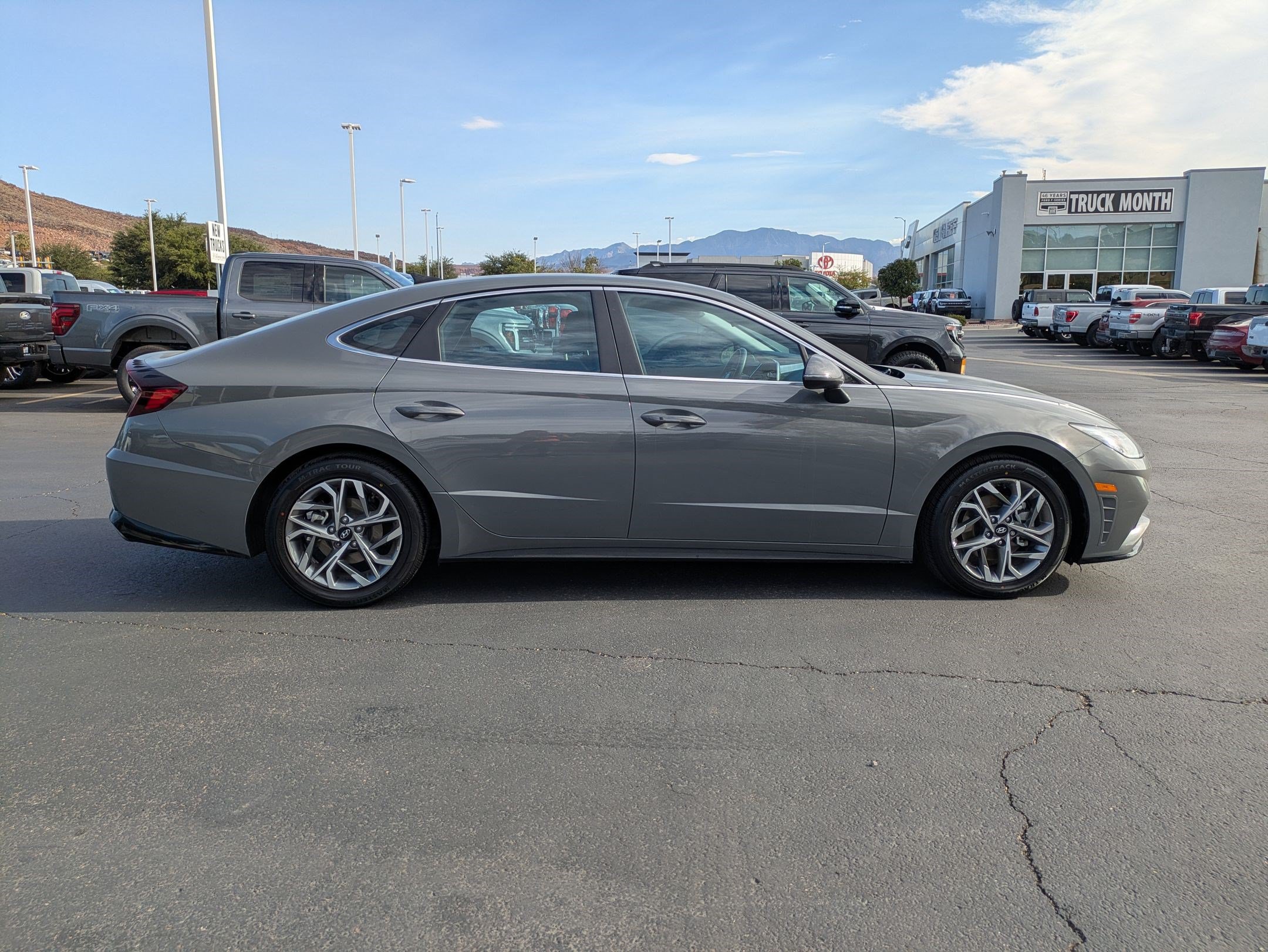 Used 2023 Hyundai Sonata SEL FWD image 3