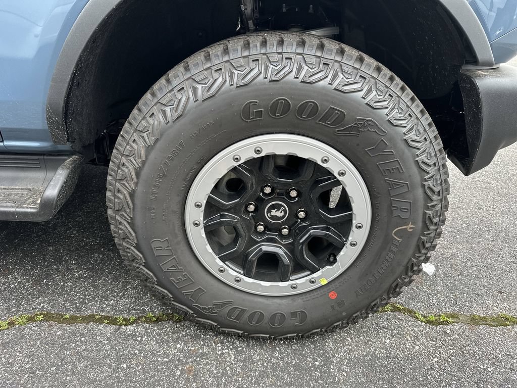 New 2025 Ford Bronco Outer Banks w/ Sasquatch Package AWD/4WD video 2