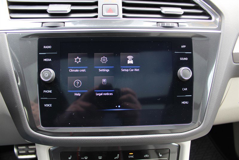 Used 2022 Volkswagen Tiguan SE R-Line image 11