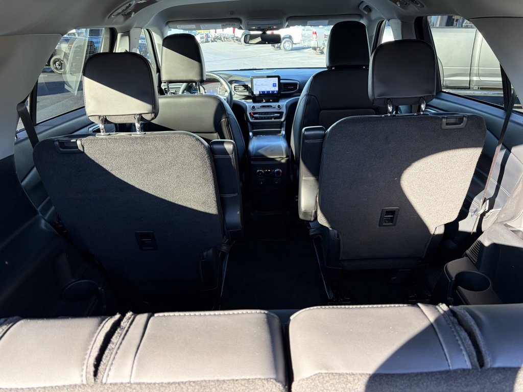 Used 2022 Ford Explorer XLT w/ Equipment Group 202A image 8