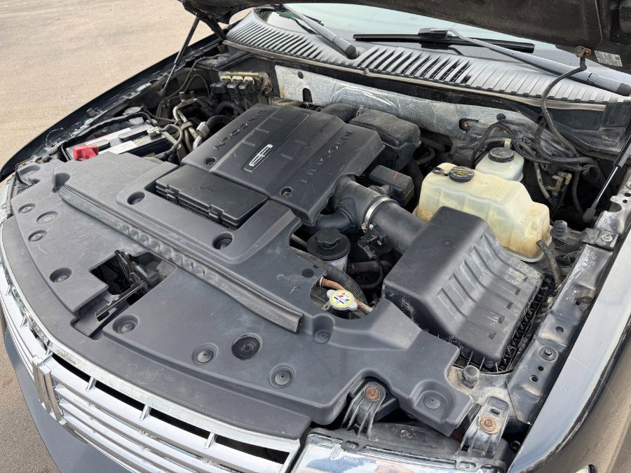 Used 2010 Lincoln Navigator 4WD image 25