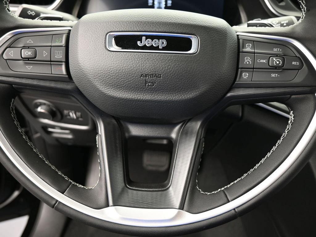 New 2025 Jeep Grand Cherokee Altitude image 24