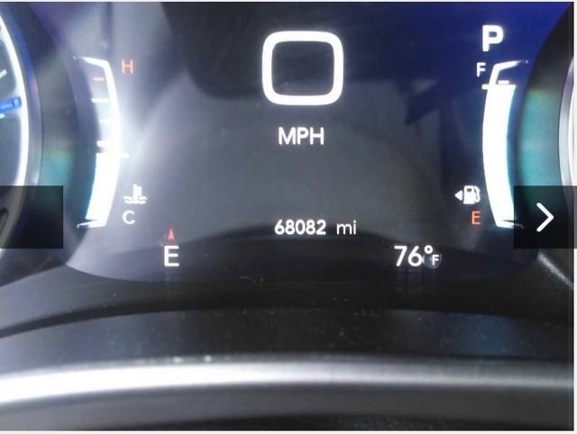 Used 2025 Chrysler Pacifica Select FWD image 2