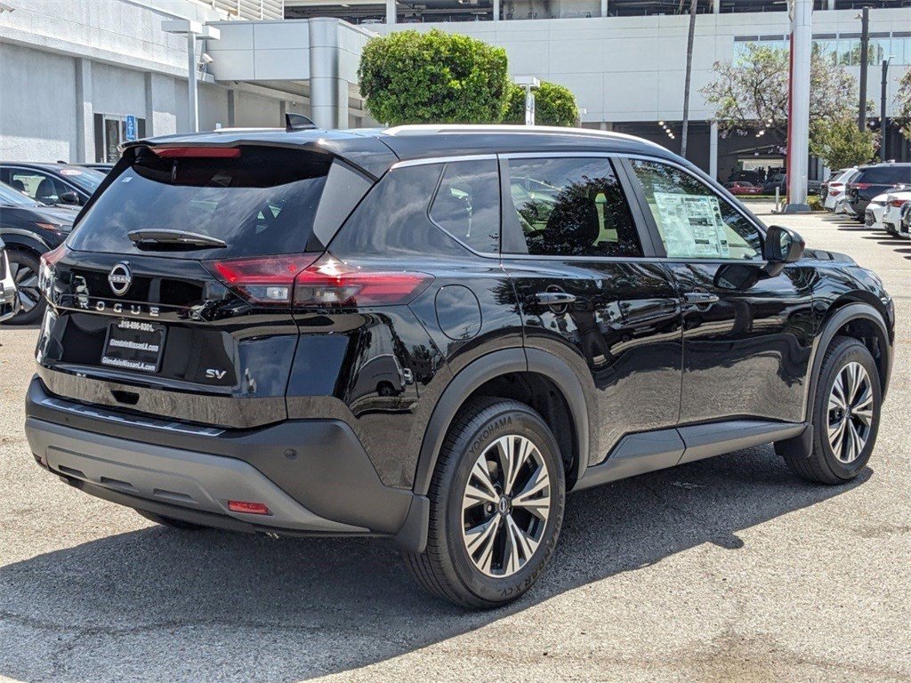 Used 2023 Nissan Rogue SV w/ SV Premium B Package image 5