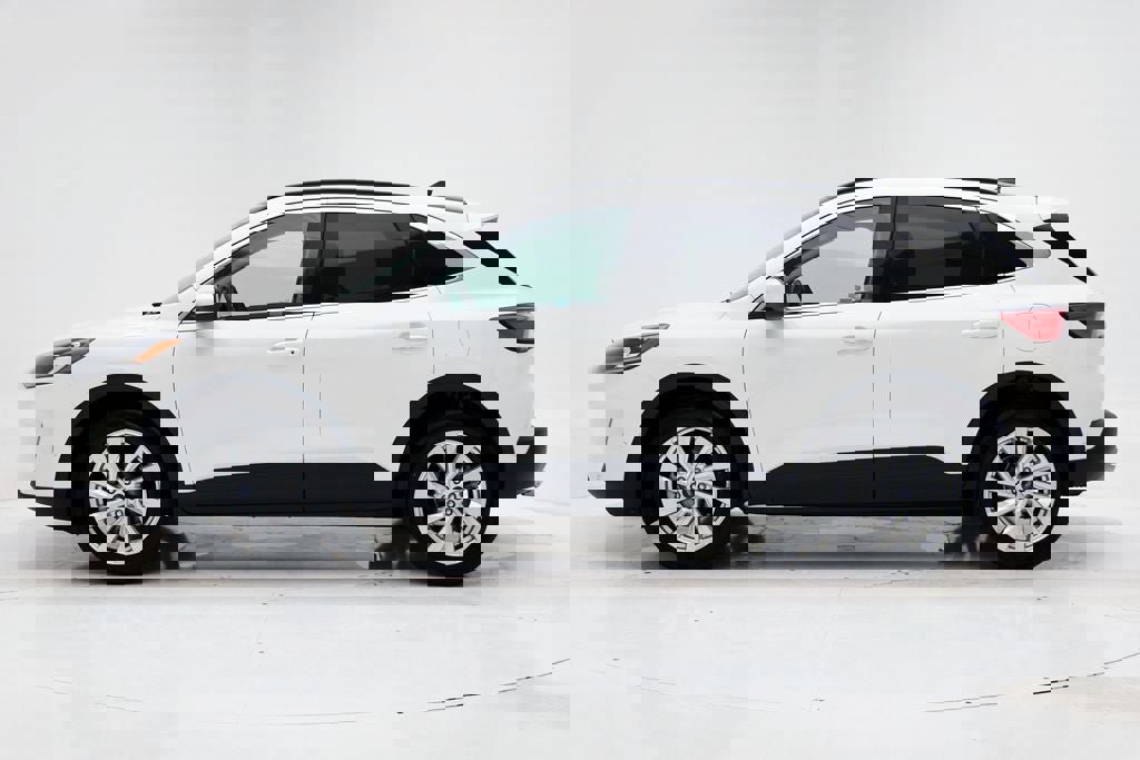 Used 2022 Ford Escape Titanium w/ Titanium Elite Package image 3