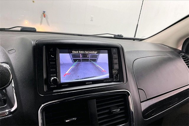 Used 2019 Dodge Grand Caravan SE w/ UConnect Hands-Free Group image 14