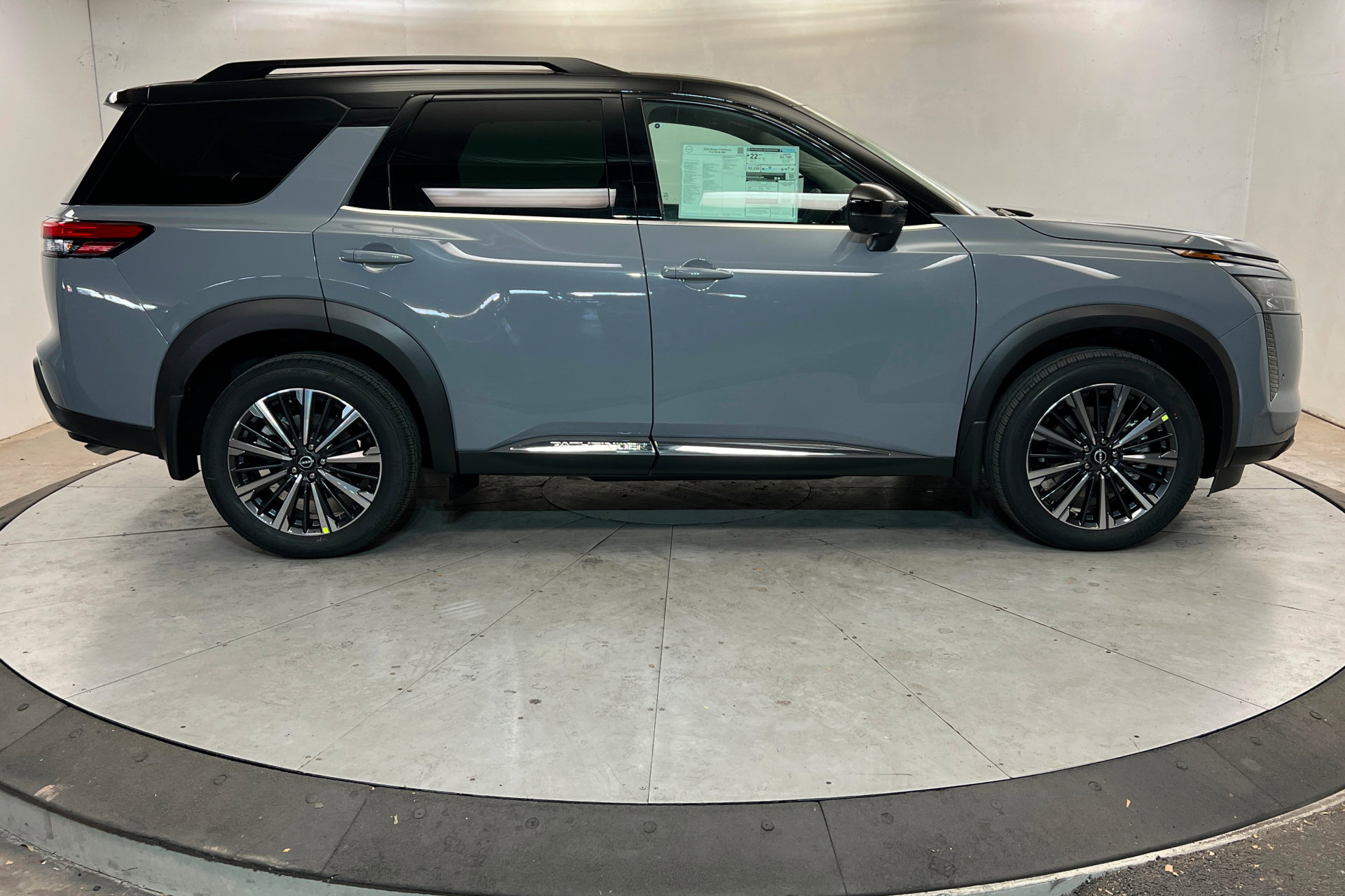 New 2026 Nissan Pathfinder Platinum image 6