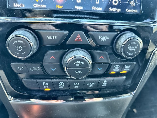 Used 2022 Jeep Grand Cherokee Limited AWD/4WD image 22