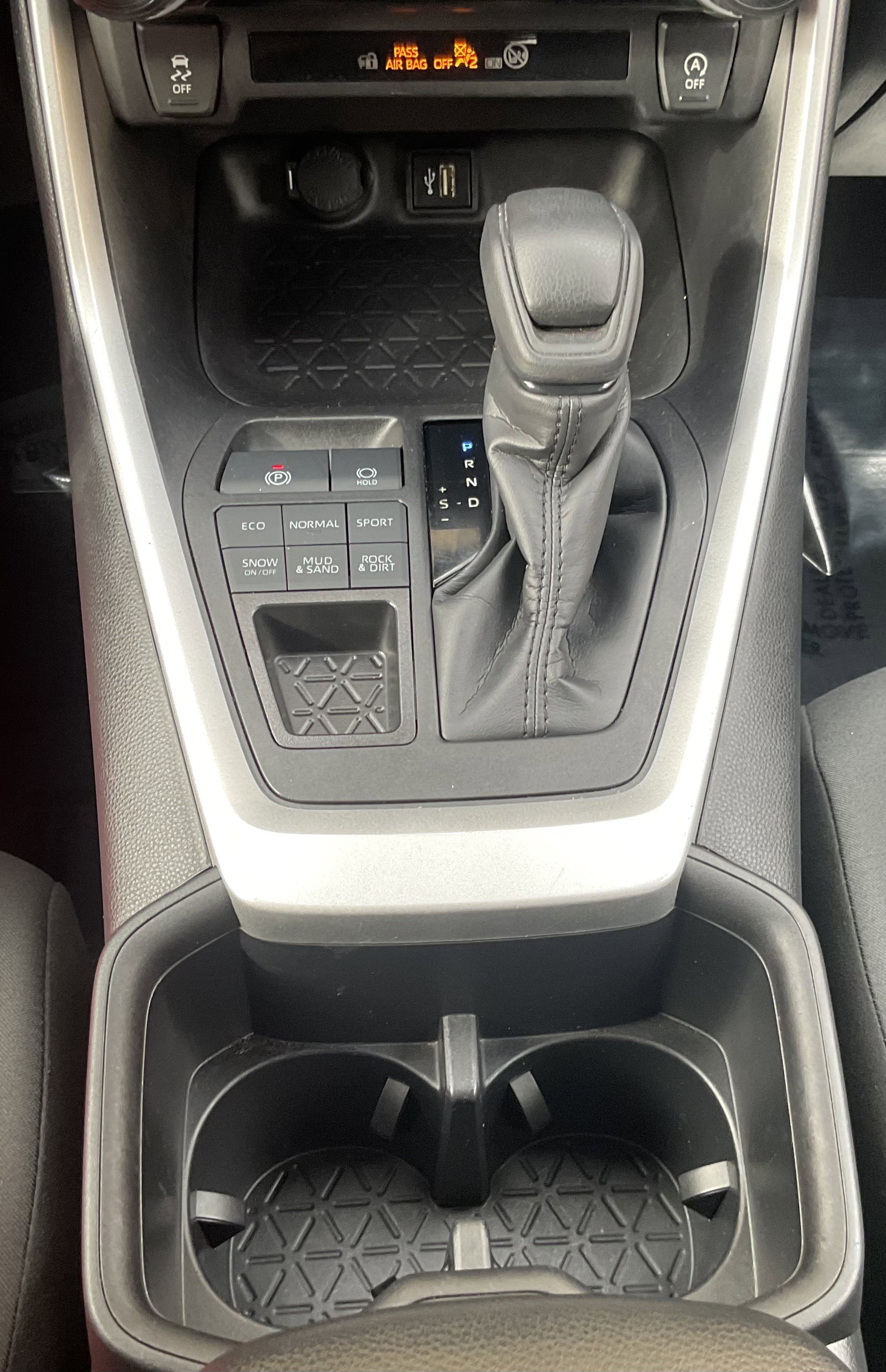 Used 2024 Toyota RAV4 LE image 17