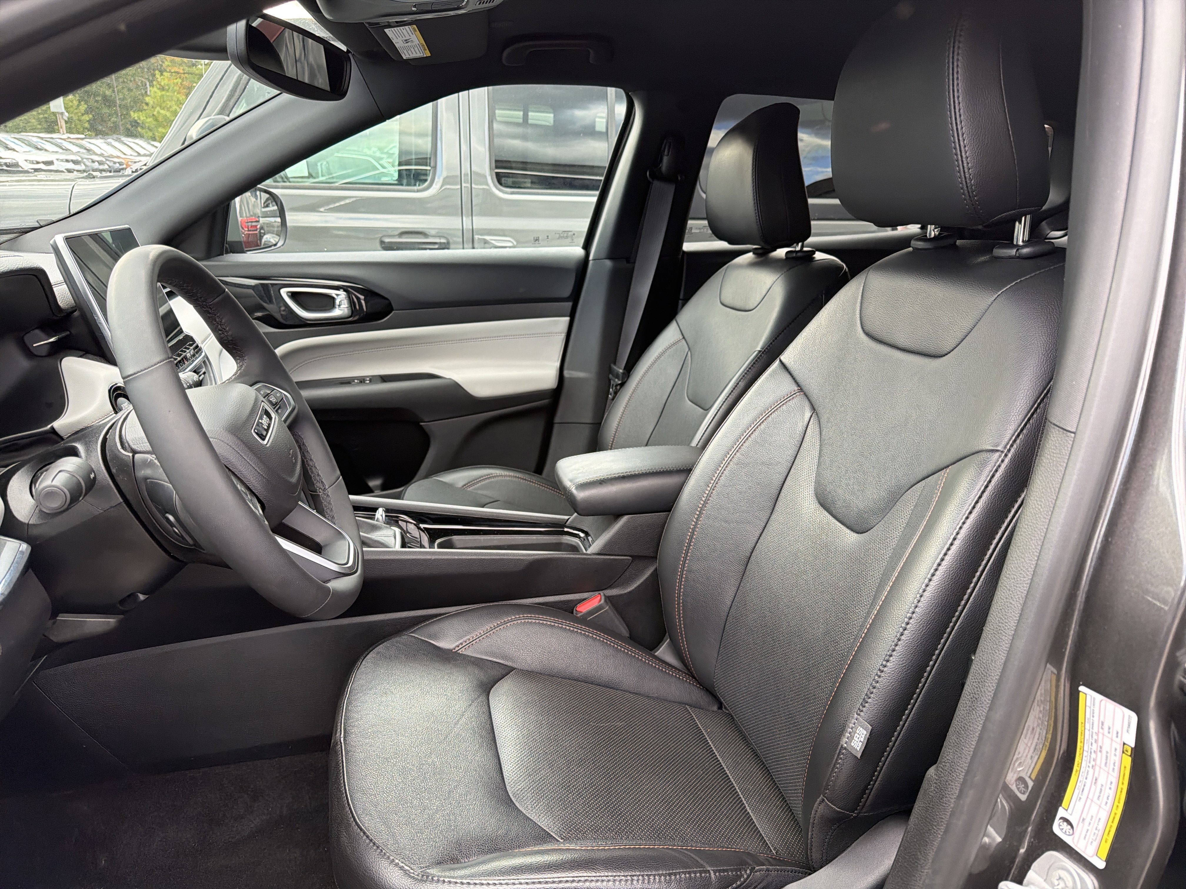 Used 2023 Jeep Compass Limited AWD/4WD image 9
