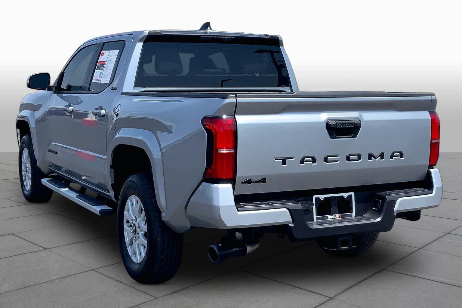 Used 2025 Toyota Tacoma SR5 AWD/4WD image 12