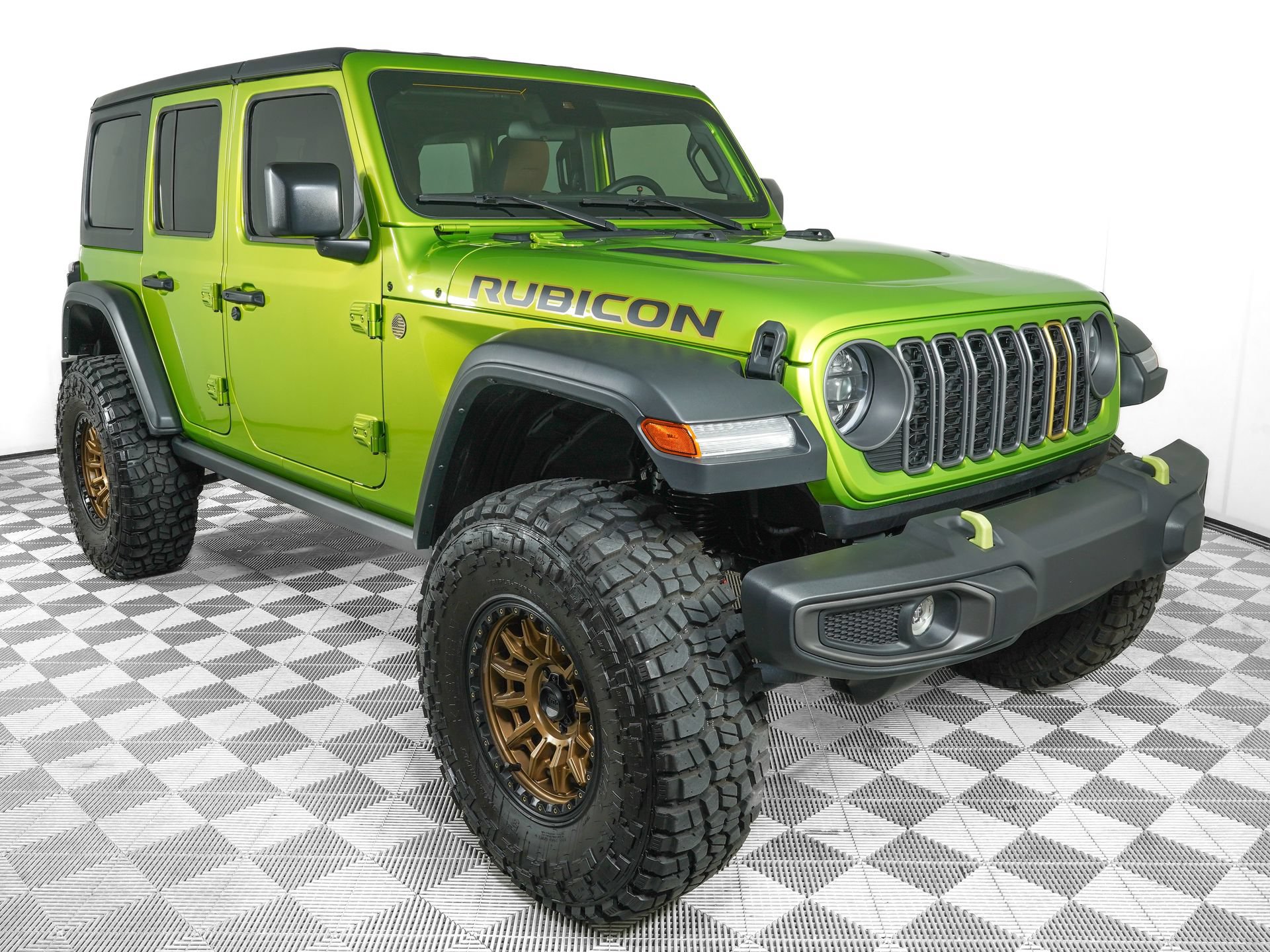 Used 2025 Jeep Wrangler Unlimited Rubicon w/ Convenience Group AWD/4WD image 2
