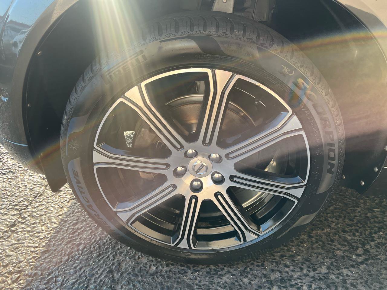 Used 2019 Volvo XC60 T5 Inscription w/ Protection Package Premier AWD/4WD image 18