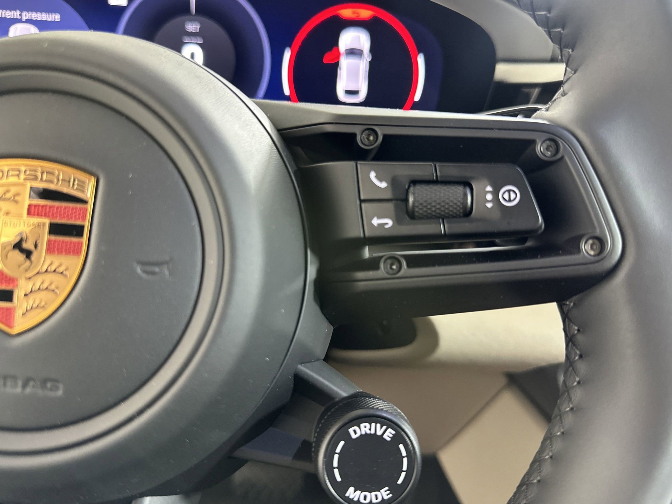 Used 2025 Porsche Macan 4 Electric image 32