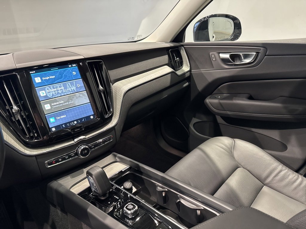 Used 2025 Volvo XC60 B5 Plus image 18