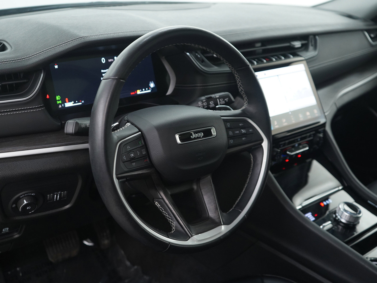 Used 2022 Jeep Grand Cherokee Limited image 21