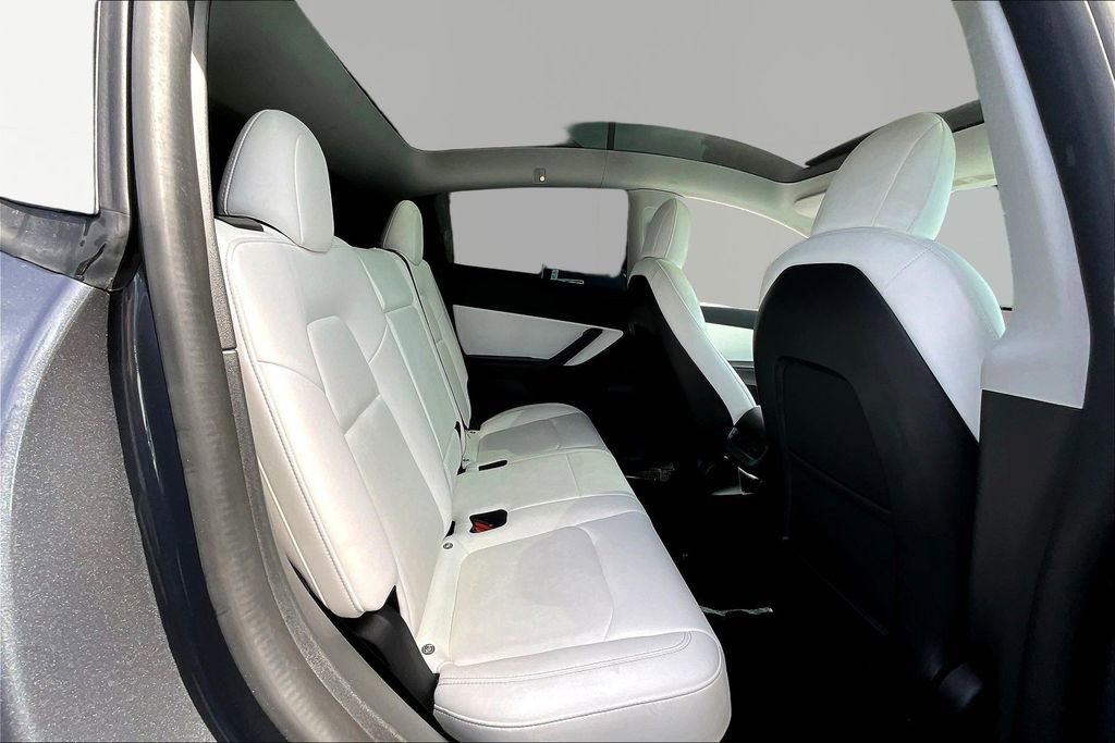Used 2022 Tesla Model Y Performance image 11