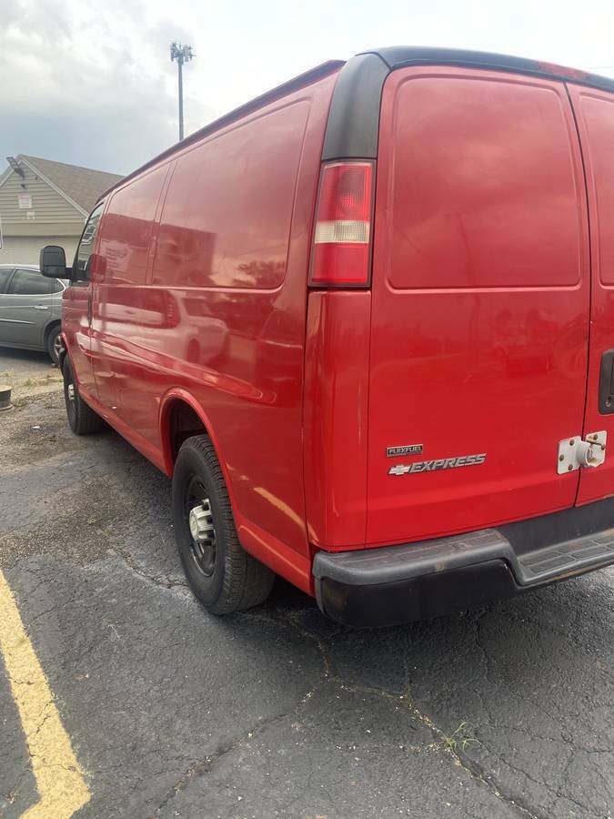 Used 2010 Chevrolet Express 3500 RWD image 4