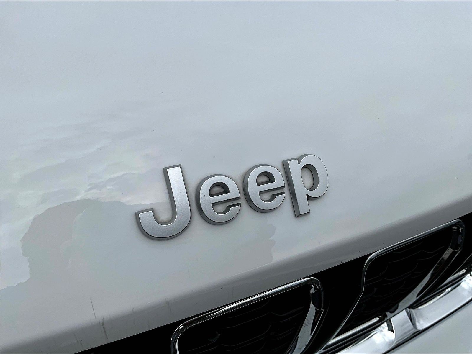 Used 2025 Jeep Grand Cherokee Laredo w/ Luxury Tech Group I AWD/4WD image 31