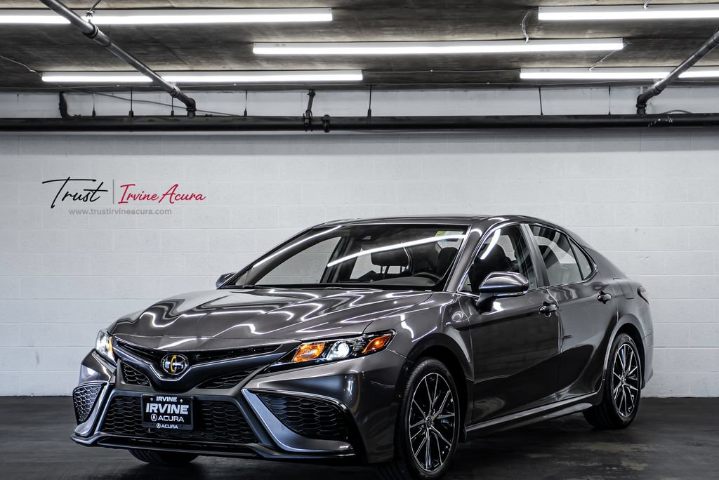 Used 2022 Toyota Camry SE w/ Convenience Package FWD image 1
