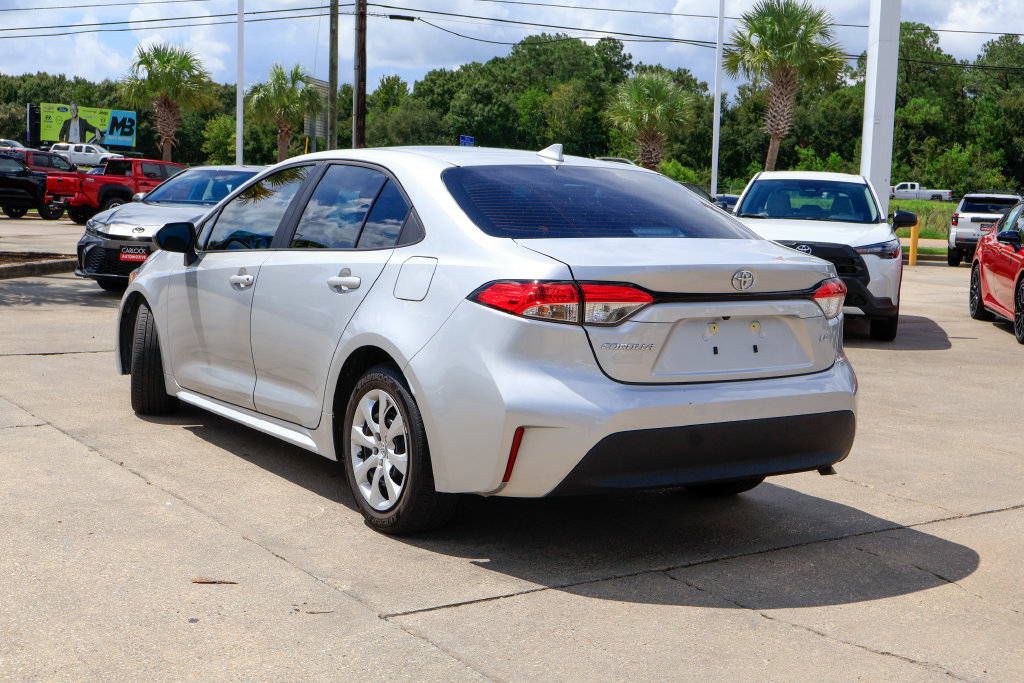 Used 2025 Toyota Corolla LE FWD image 21