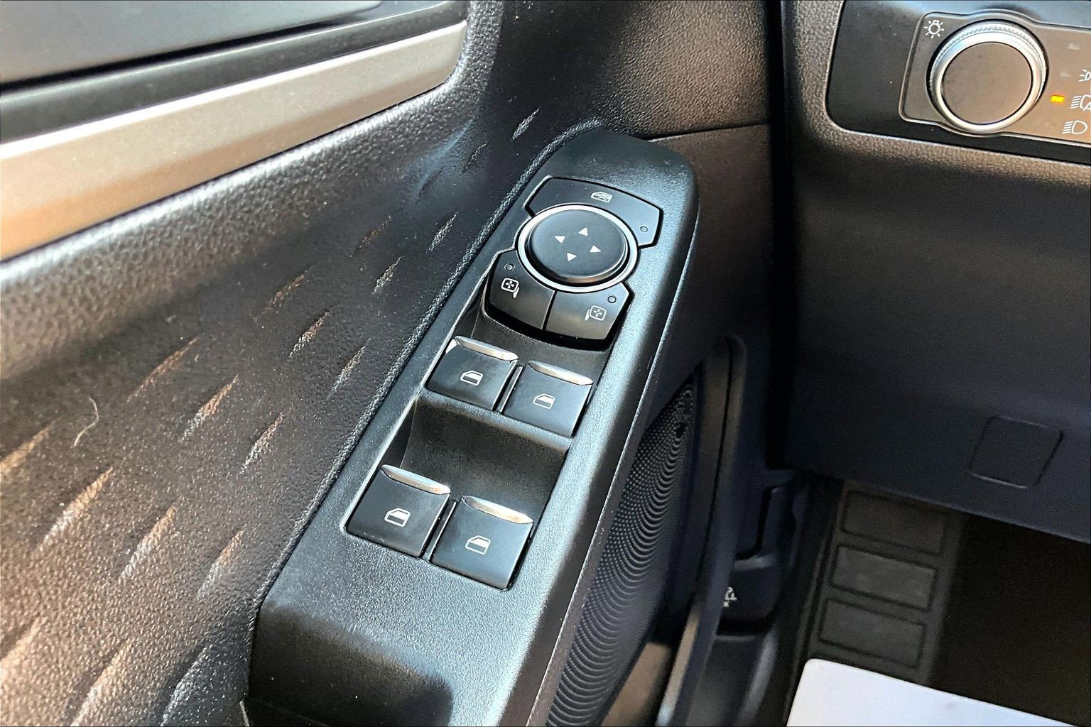 Used 2020 Ford Escape SE AWD/4WD image 33