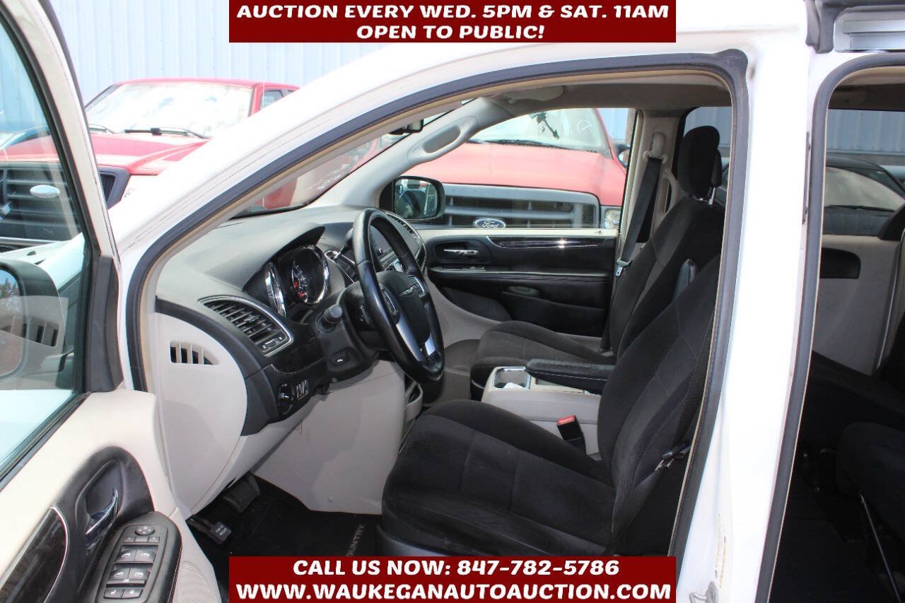 Used 2011 Chrysler Town & Country Touring FWD image 7