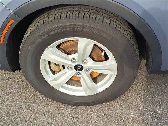 Used 2021 Kia Sorento LX image 9