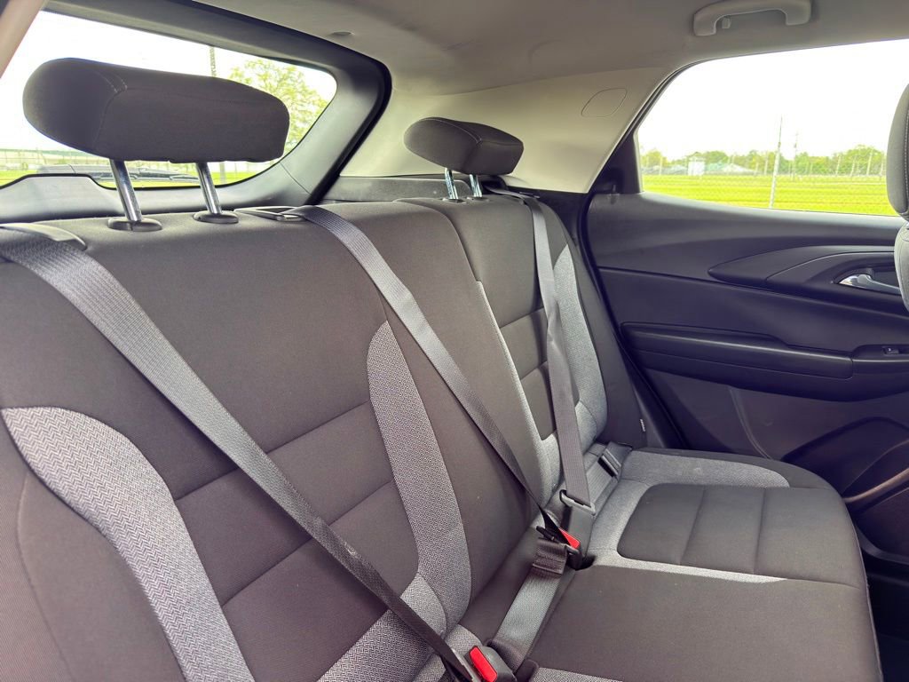 Used 2023 Chevrolet TrailBlazer LS FWD image 32