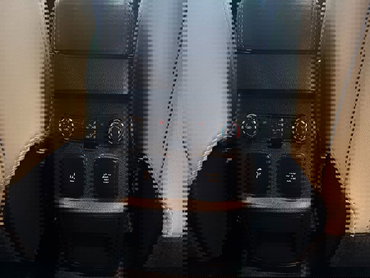 Used 2016 Ford Explorer Platinum image 48