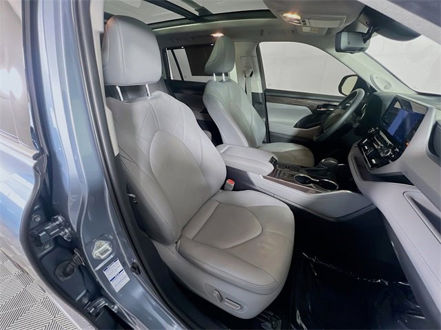 Used 2020 Toyota Highlander Limited Platinum image 29