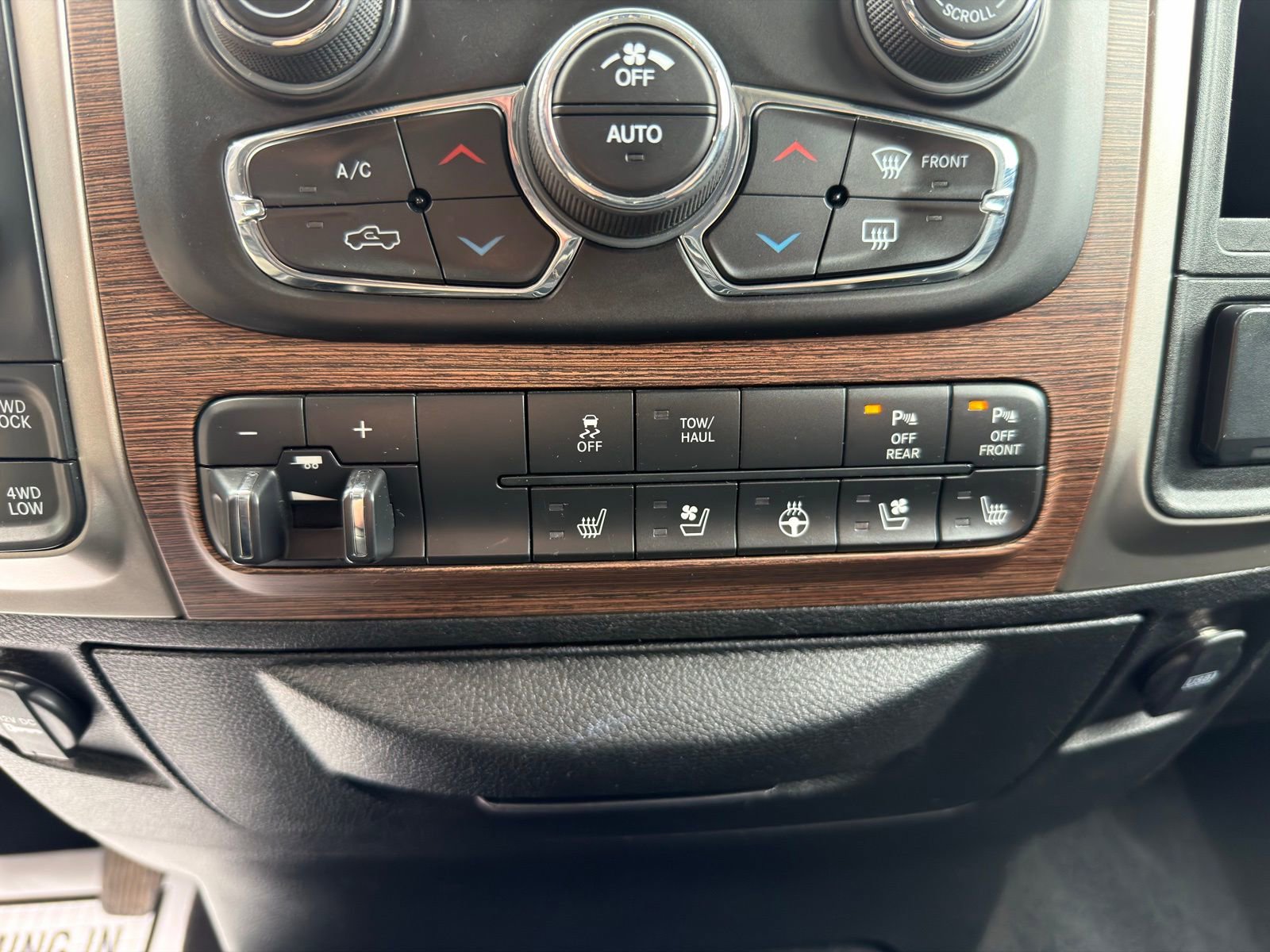 Used 2018 RAM 1500 Laramie image 23