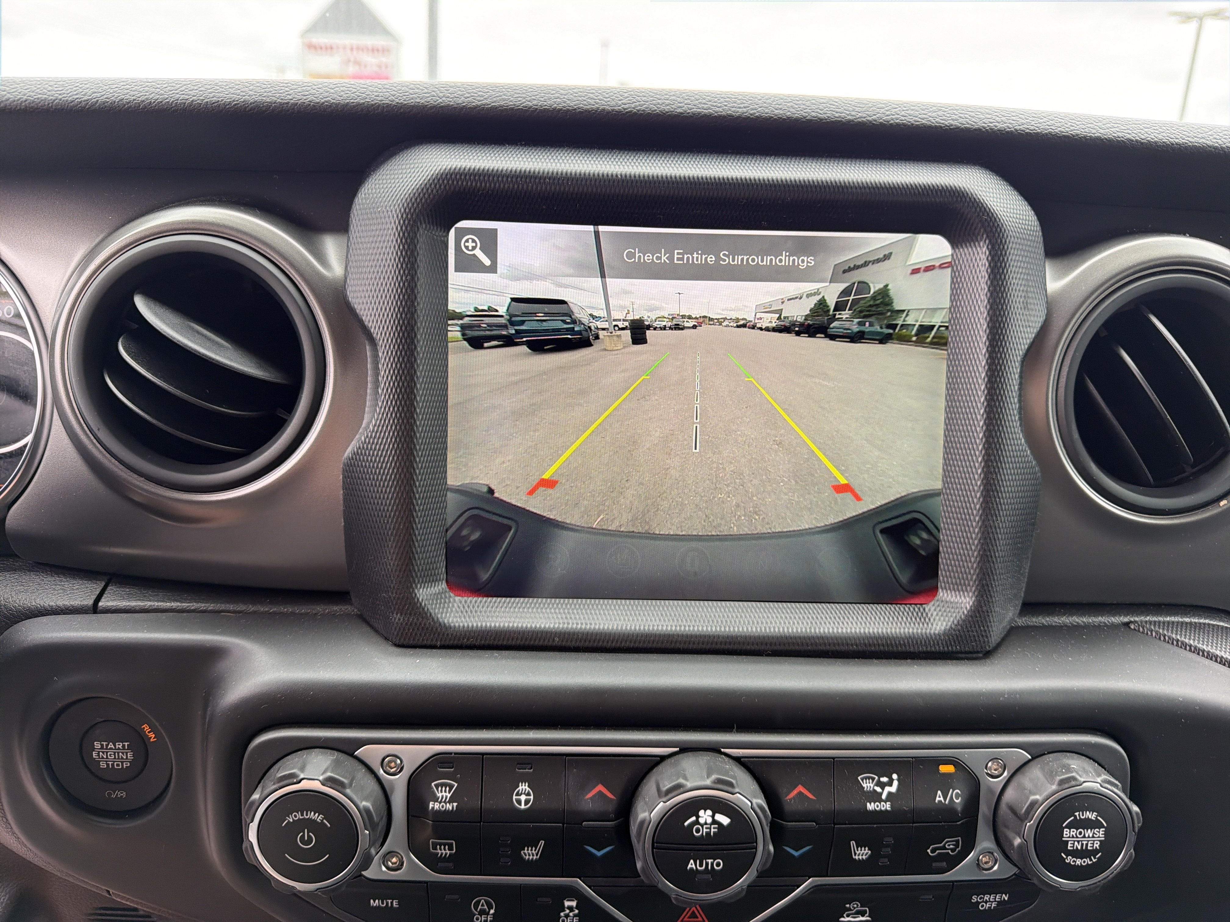 Used 2023 Jeep Gladiator Sport AWD/4WD image 26