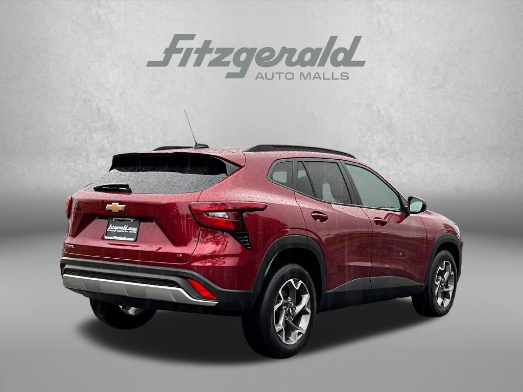 Used 2025 Chevrolet Trax LT FWD image 8