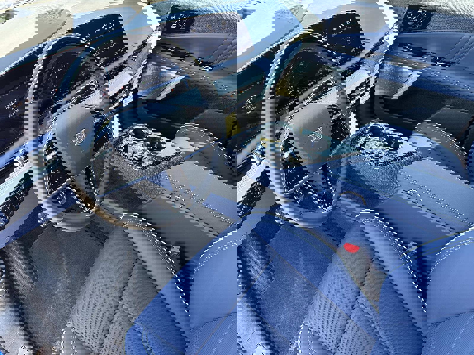 New 2026 Cadillac Optiq Luxury 2 image 21