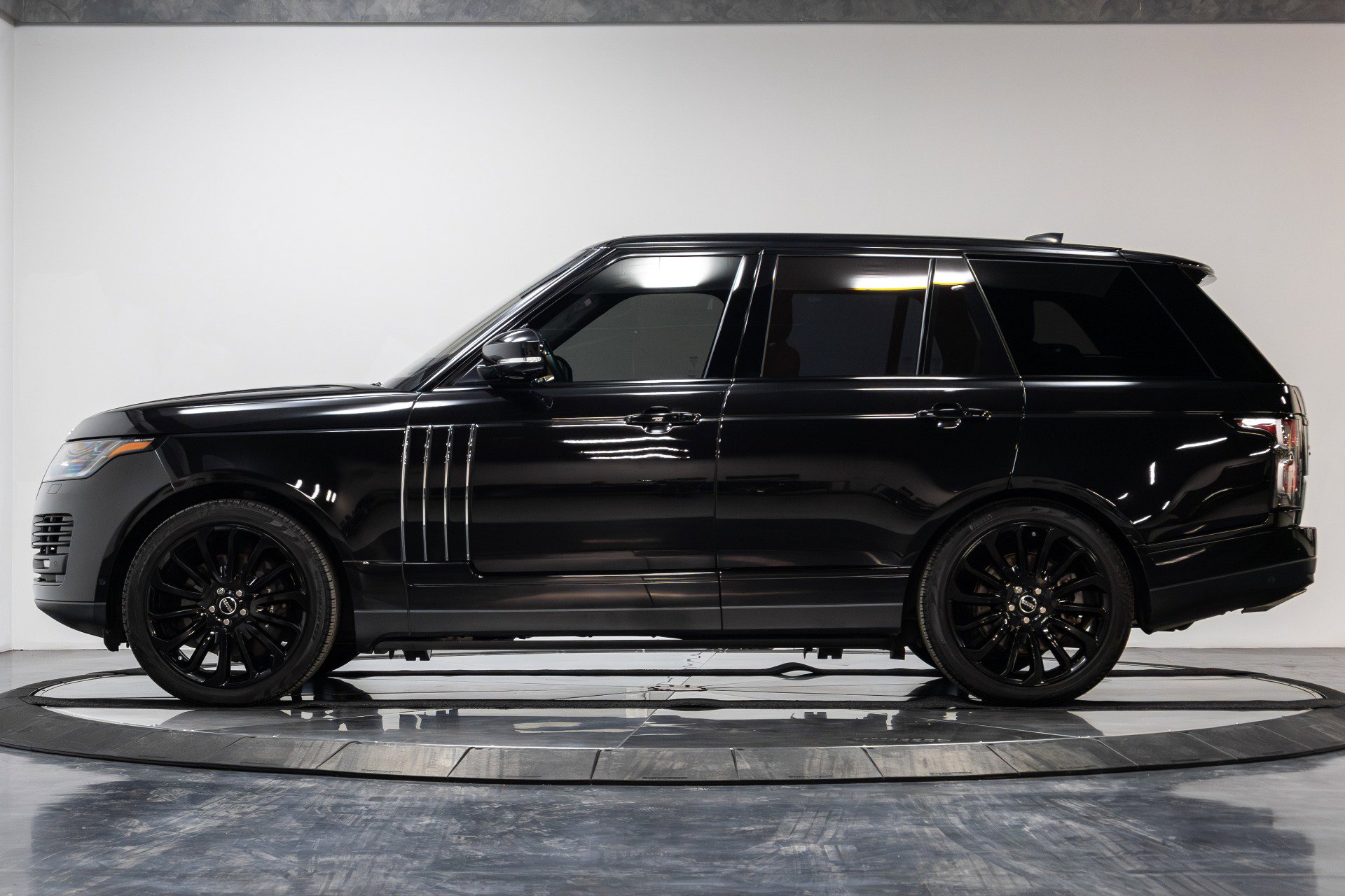 Used 2022 Land Rover Range Rover Autobiography image 23