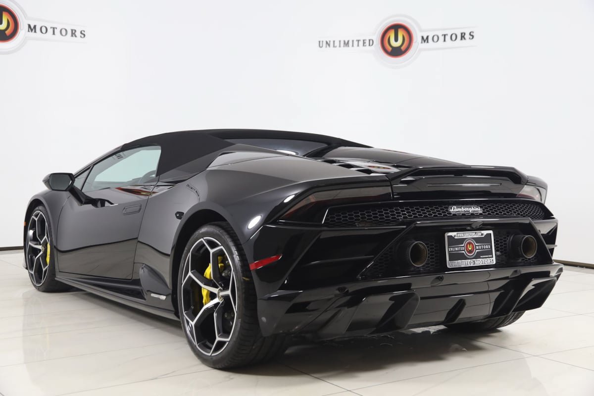 Used 2023 Lamborghini Huracan EVO RWD image 4