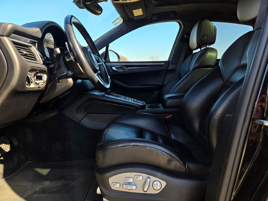 Used 2017 Porsche Macan Turbo image 19