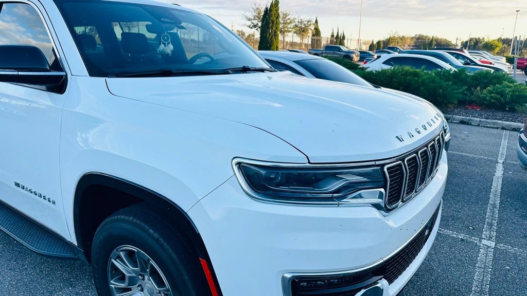 Used 2023 Jeep Wagoneer Base image 2