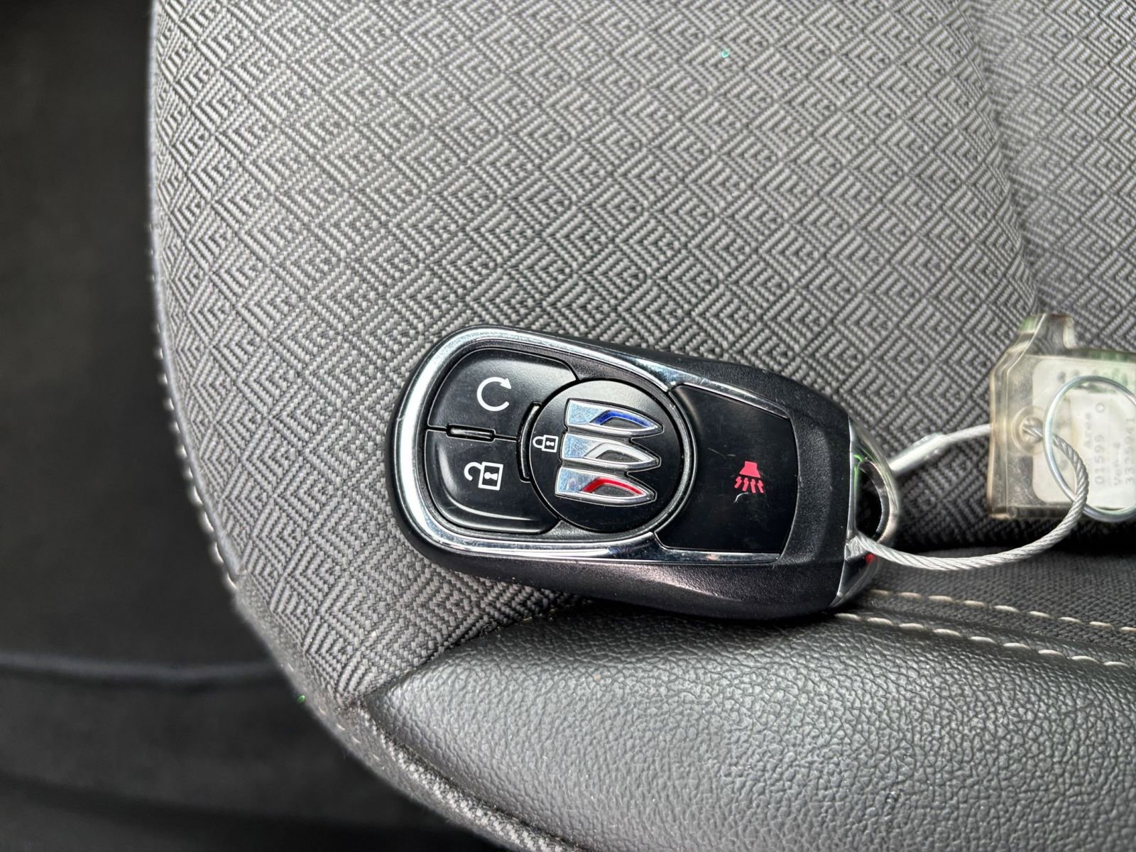 Used 2025 Buick Encore GX Preferred AWD/4WD image 21