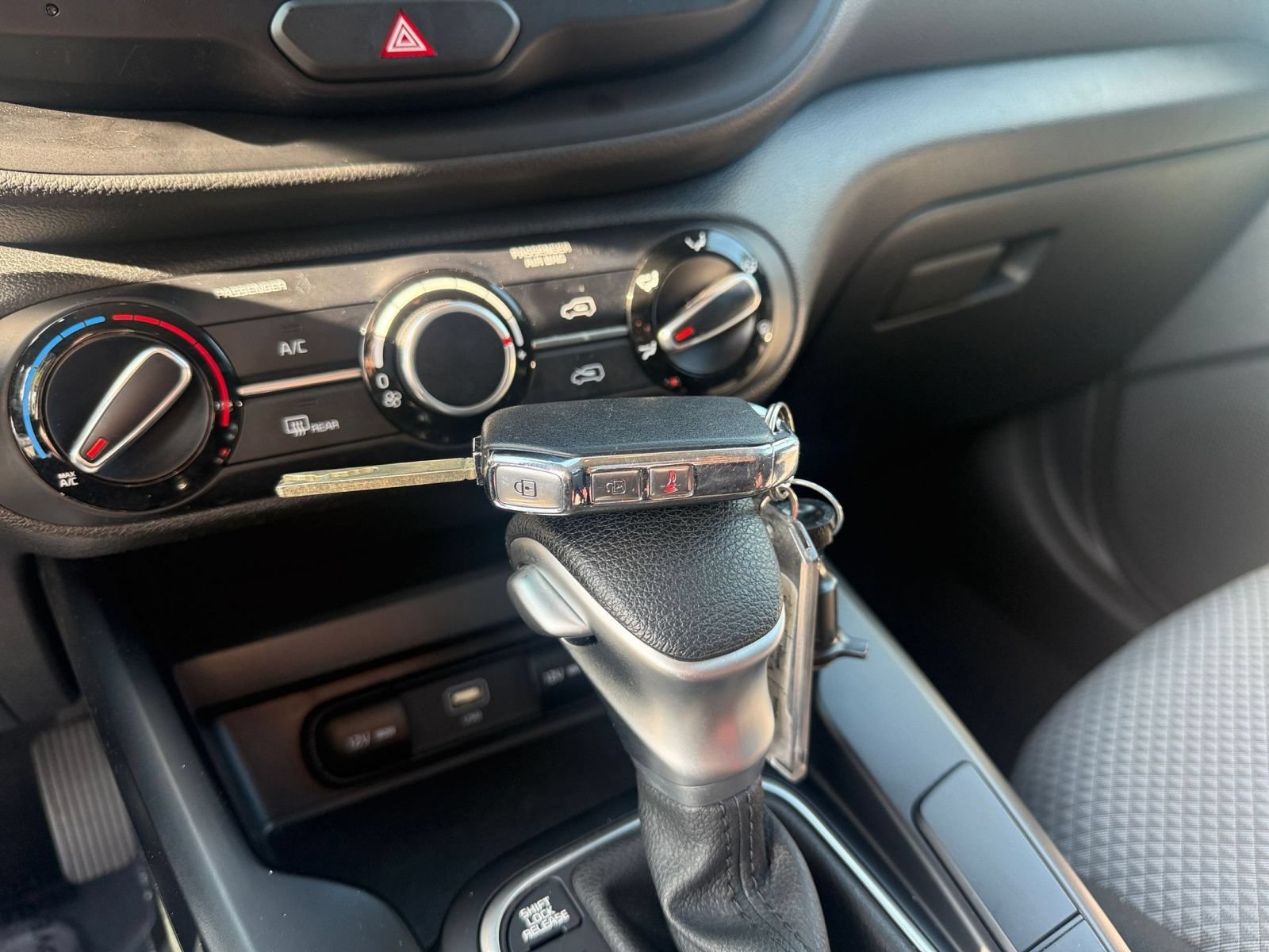 Used 2025 Kia Soul LX w/ LX Technology Package FWD image 21