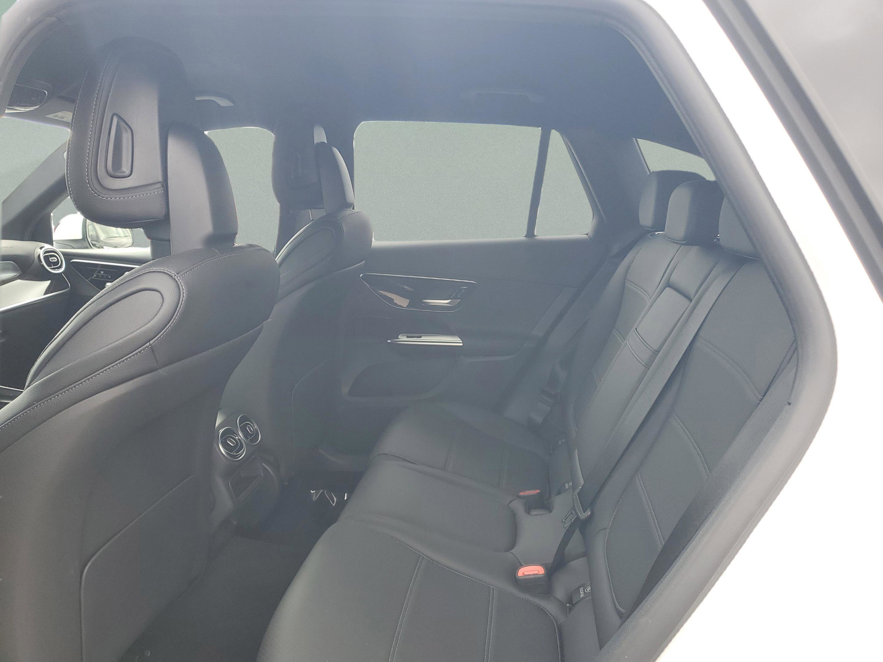 Certified 2025 Mercedes-Benz GLC 300 image 11