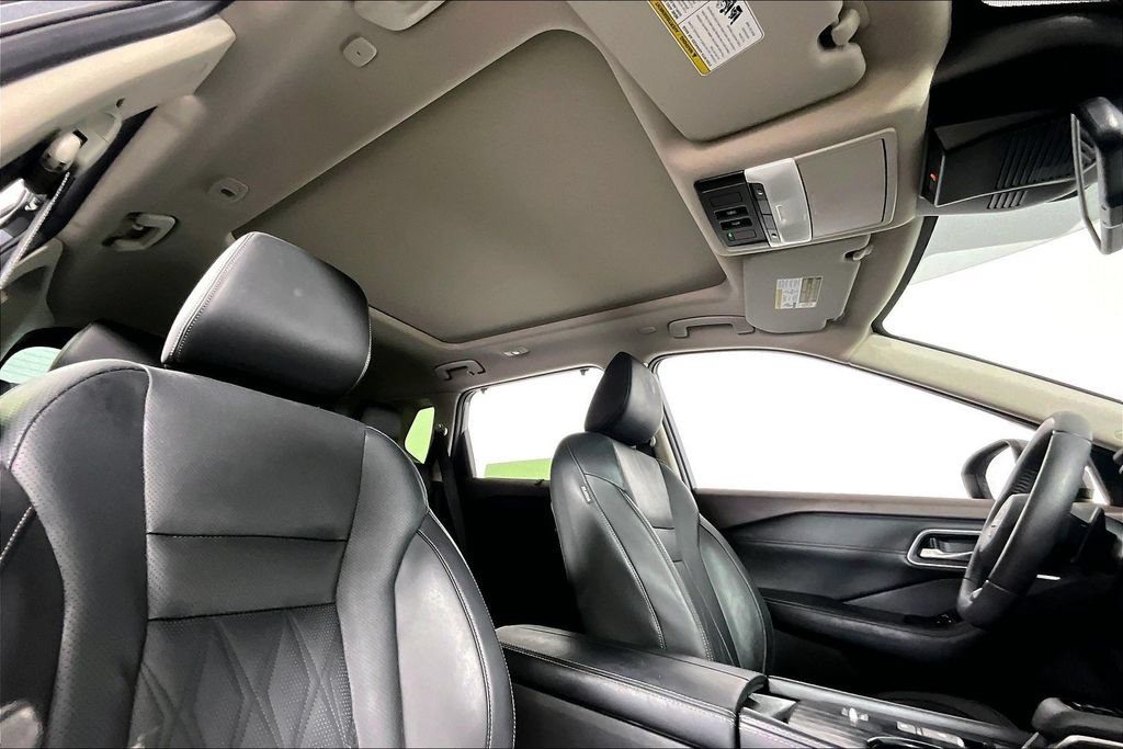 Used 2023 Nissan Rogue Platinum w/ Platinum Premium Package FWD image 22