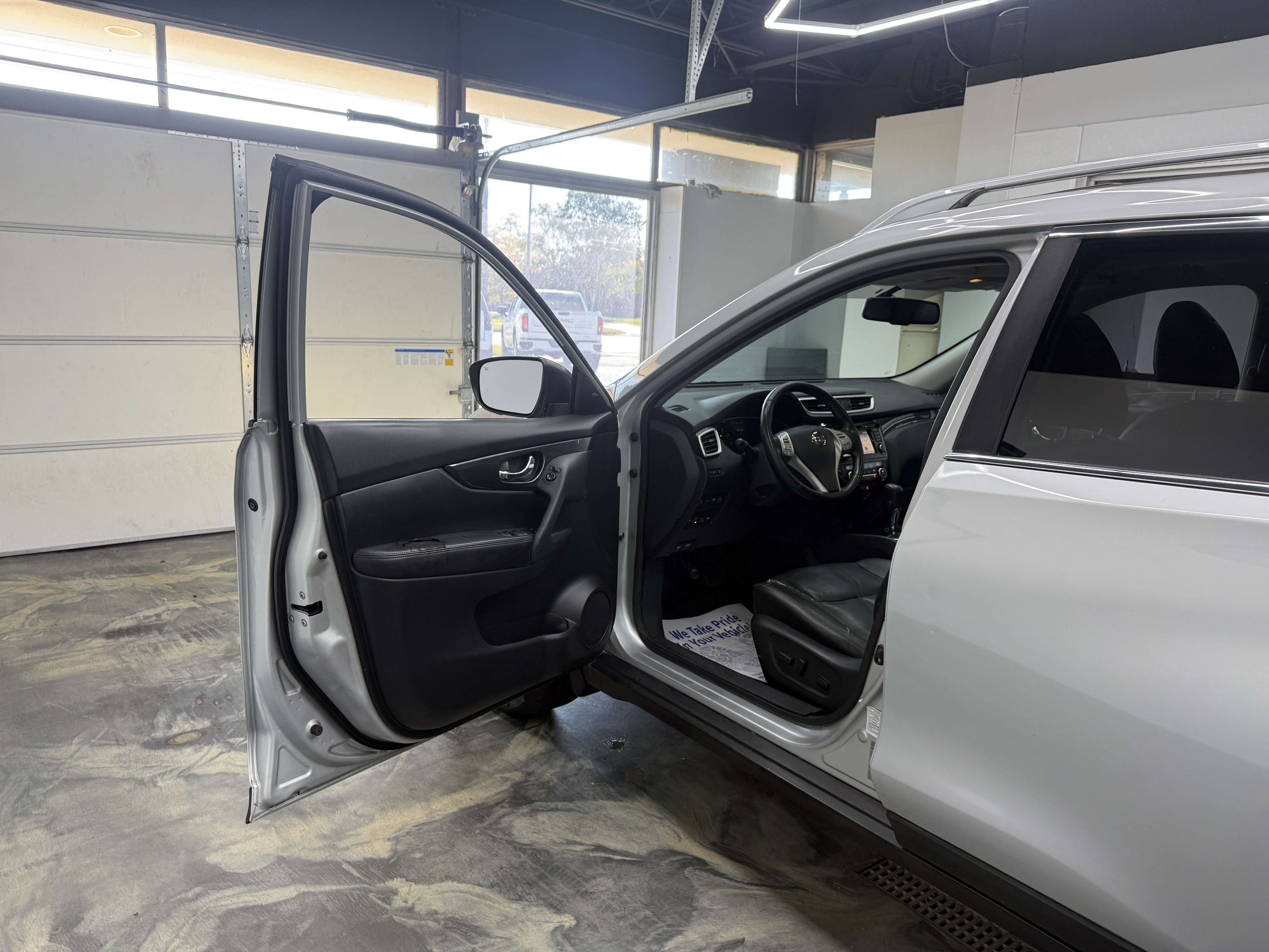 Used 2016 Nissan Rogue S w/ Appearance Package AWD/4WD image 10