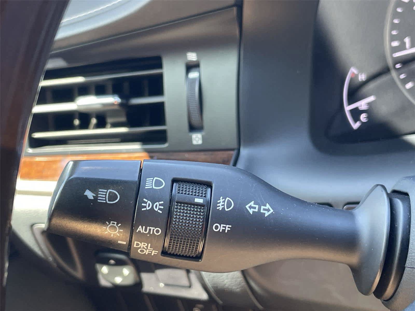 Used 2013 Lexus ES 350 w/ Luxury Pkg FWD image 24