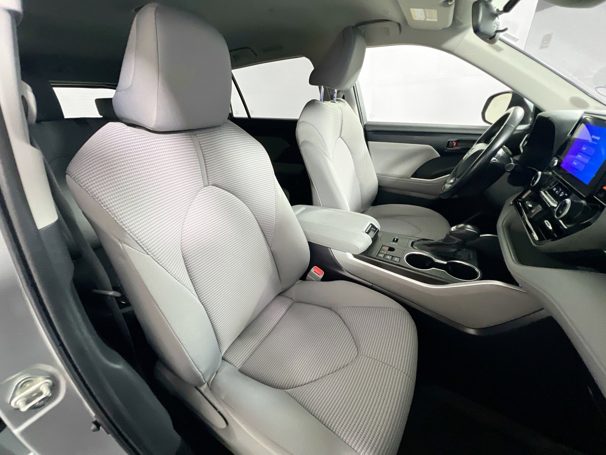 Used 2023 Toyota Highlander LE image 31