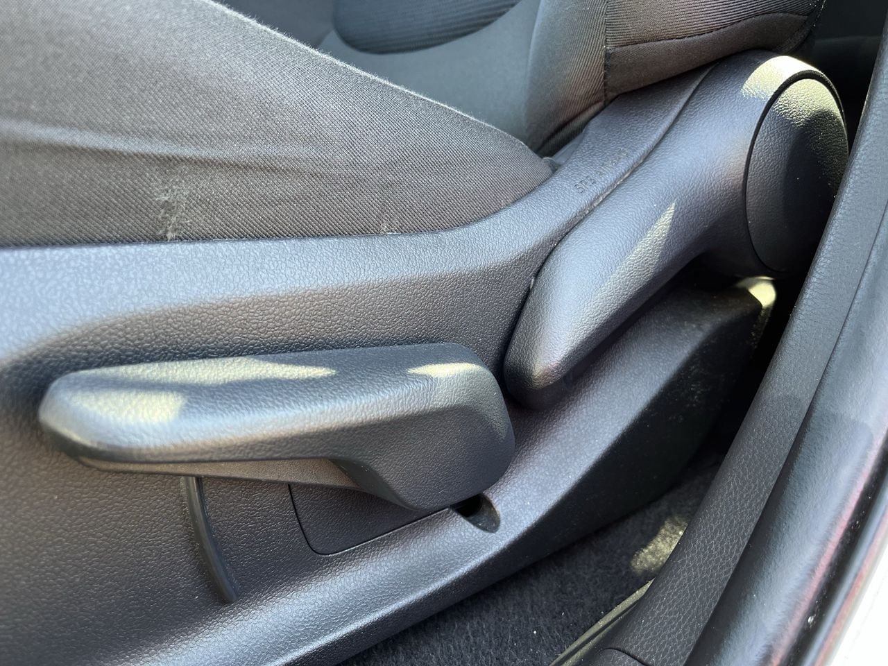 Used 2025 Toyota RAV4 LE AWD/4WD image 24